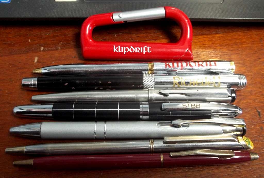 **R1 Auction** Klipdrift & Other 7x Pens and Keyholder
