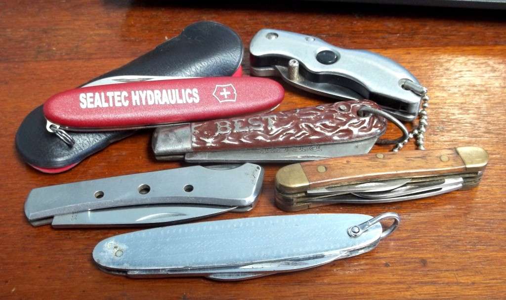 **R1 Auction** Batch of 6 Pocket knives