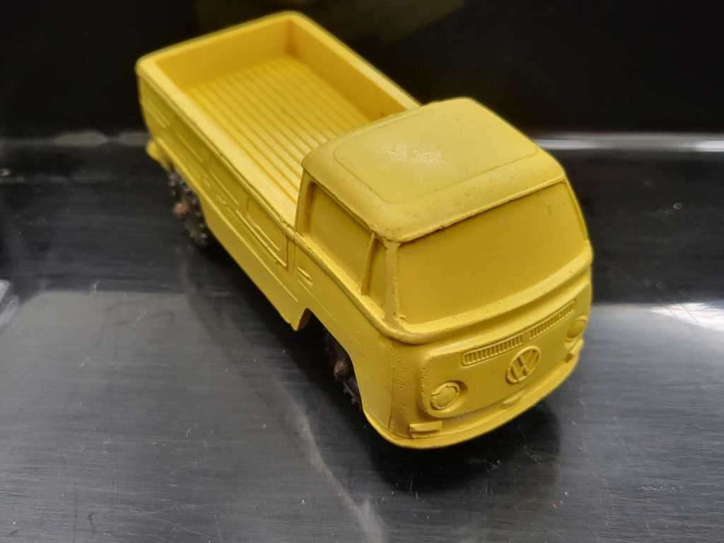 *R1 Auction* VINYL LINE Germany  Volkswagen VW  Pick-Up  Yellow Rubber Car