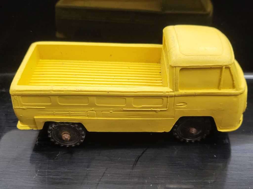 *R1 Auction* VINYL LINE Germany  Volkswagen VW  Pick-Up  Yellow Rubber Car
