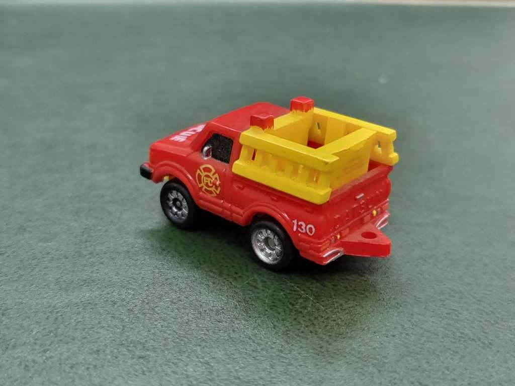 Galoob: Mini Datsun rescue pick up truck in red