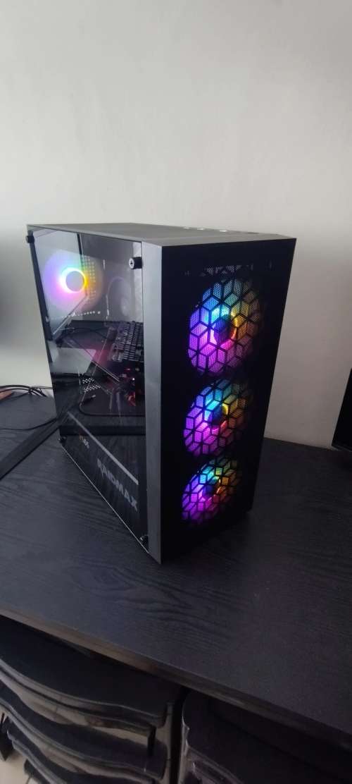 Awesome Gaming PC (Ryzen3400G, 16 GB DDR4, AMD Vega64 8GB) For Sale