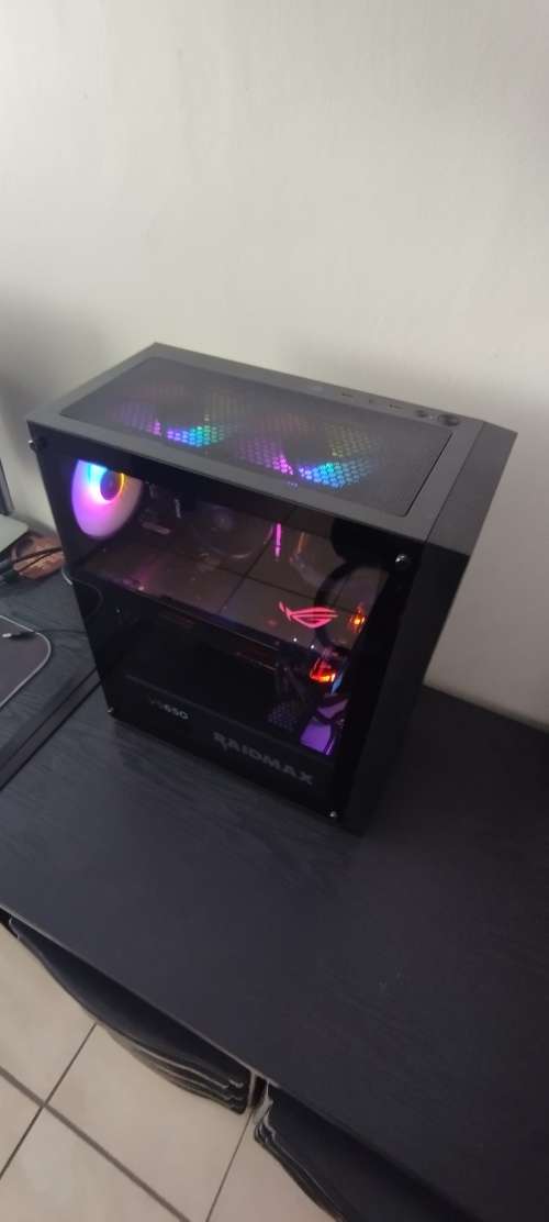 Awesome Gaming PC (Ryzen3400G, 16 GB DDR4, AMD Vega64 8GB) For Sale