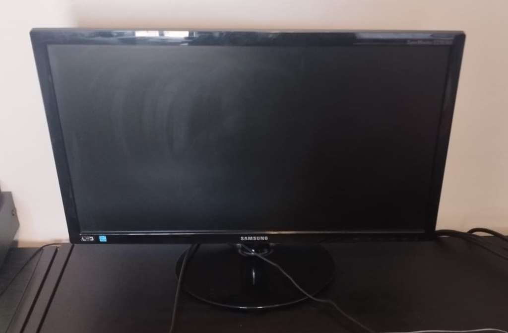 23` LED Monitor S23B300B 60Hz 16:9 (1920x1080) For Sale