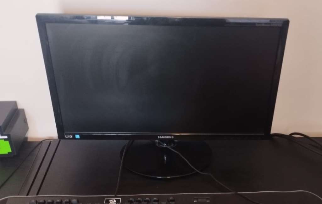 23` LED Monitor S23B300B 60Hz 16:9 (1920x1080) For Sale