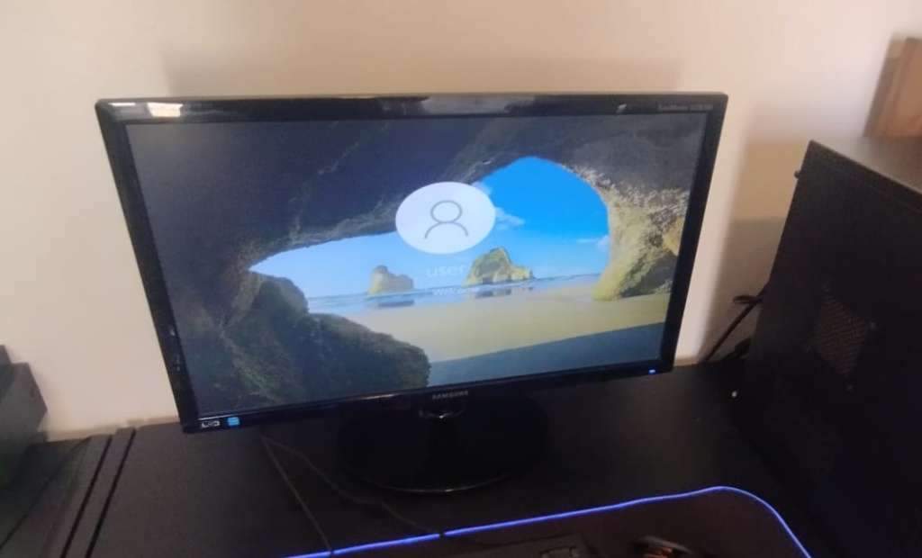 23` LED Monitor S23B300B 60Hz 16:9 (1920x1080) For Sale