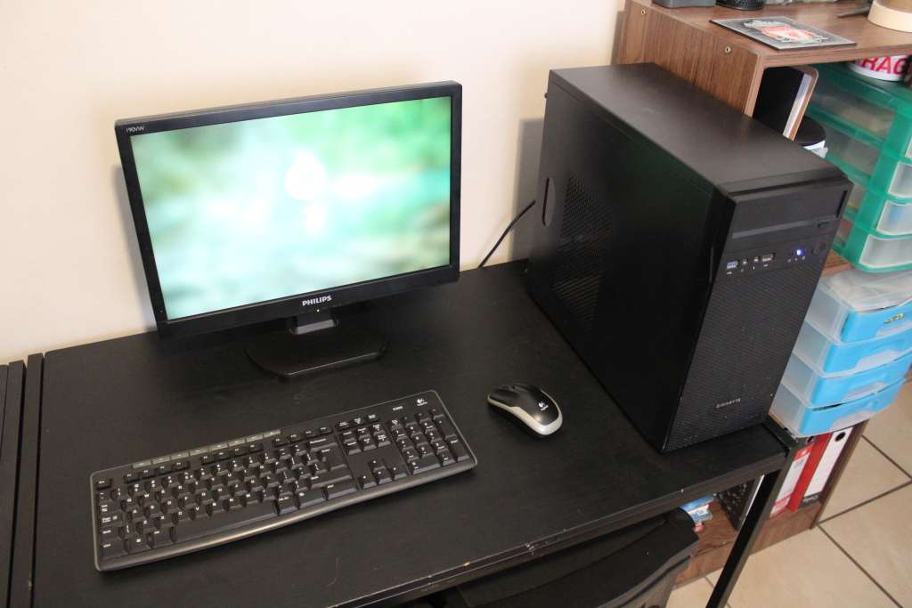 Black Friday! Full Office/Gaming PC Setup! (i7 3770, 8GB DDR3, 500GB HDD, 19 Inch Phillips Monitor)