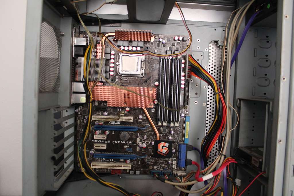 Valuable Untested Or Faulty PC (Core2Quad Q9400, 4GB DDR2, GT 8800 512MB, 600W PSU, CM Stacker Case)