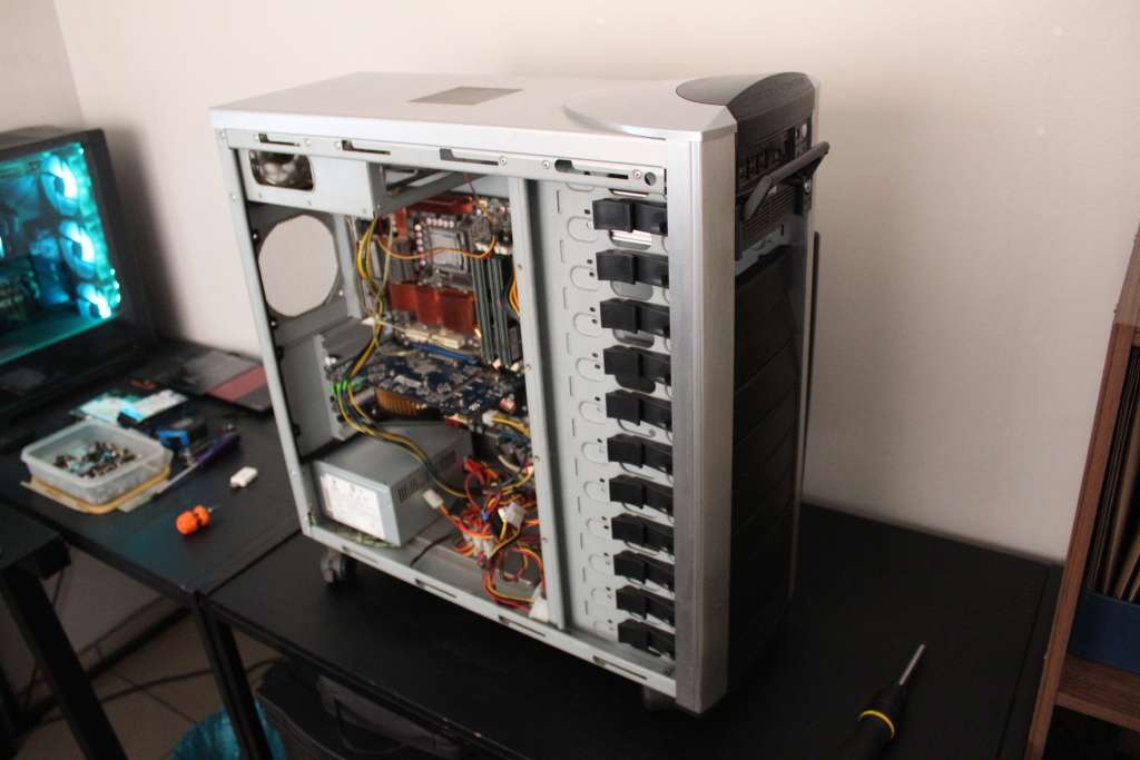 Valuable Untested Or Faulty PC (Core2Quad Q9400, 4GB DDR2, GT 8800 512MB, 600W PSU, CM Stacker Case)