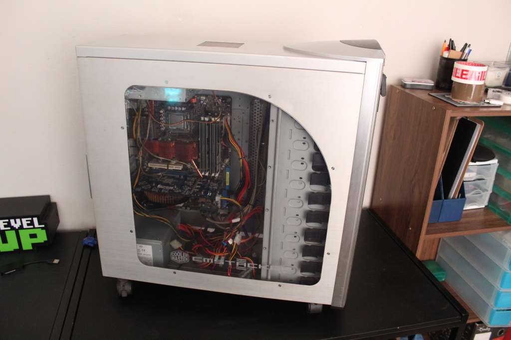 Valuable Untested Or Faulty PC (Core2Quad Q9400, 4GB DDR2, GT 8800 512MB, 600W PSU, CM Stacker Case)
