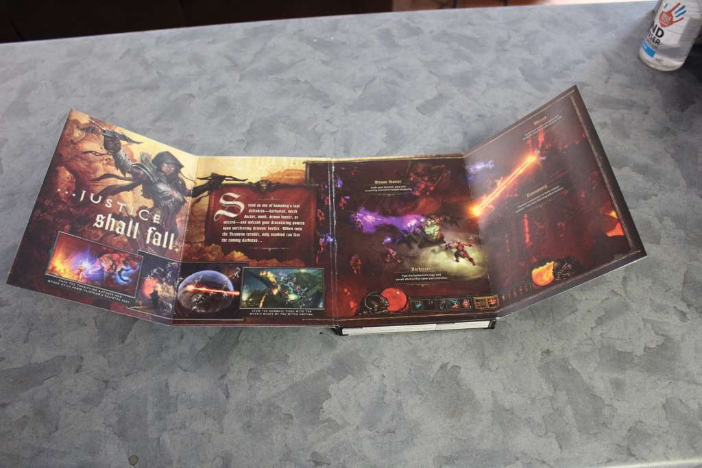 VERY RARE Diablo II Collectors Edition Box Set + Free Diablo III (PC)