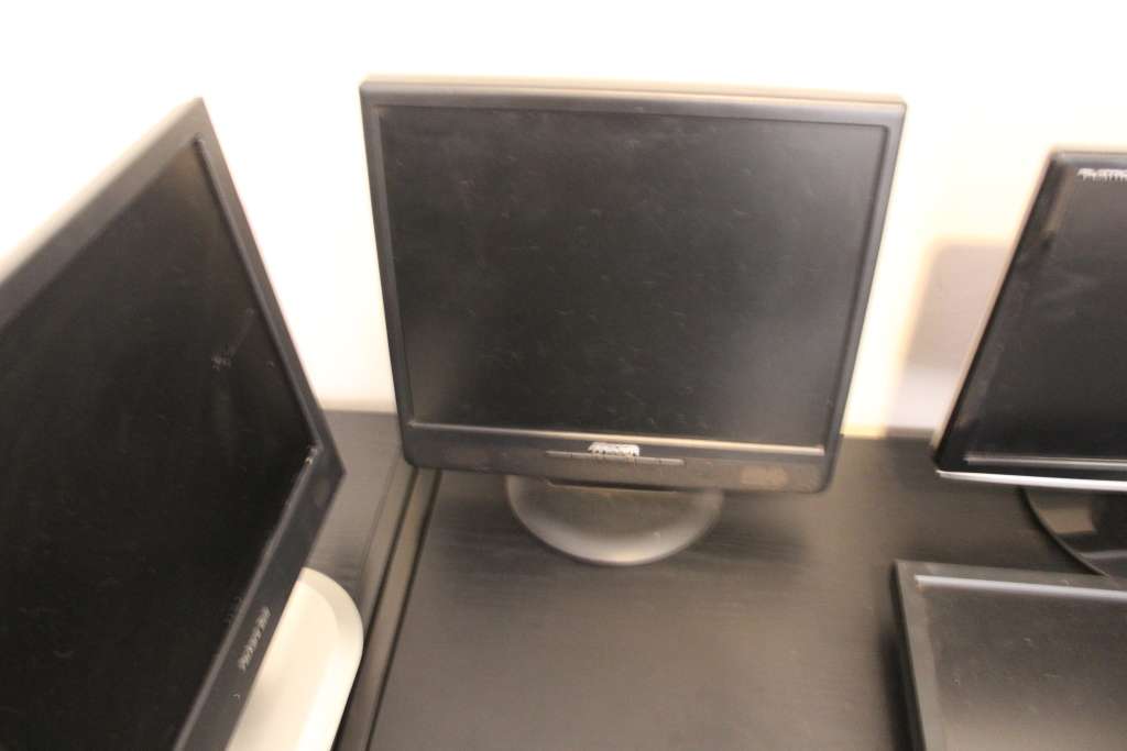 4X Untested/ Working/ Faulty Monitor Screens For Sale