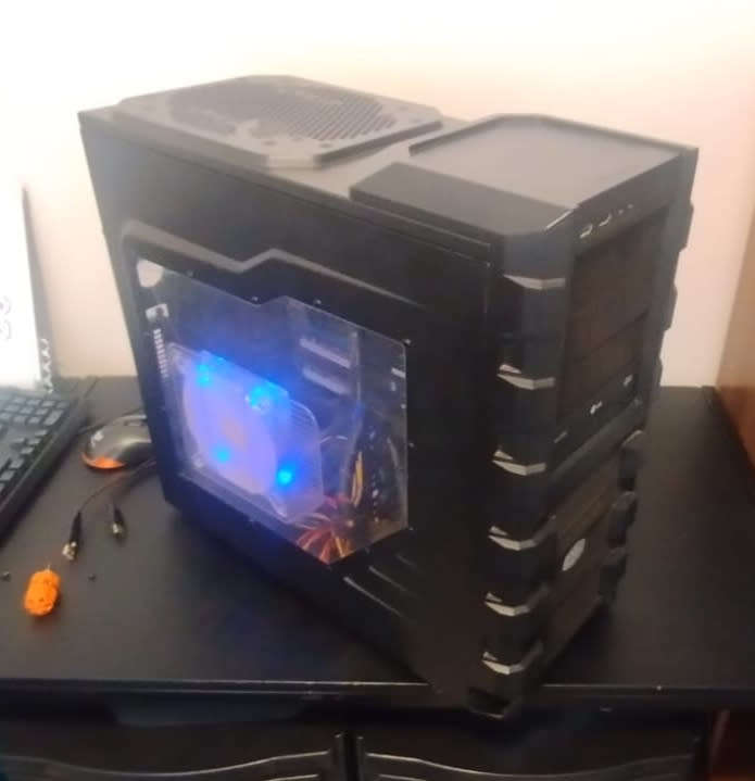 Valuable Faulty PC (Intel Core2 Q6600 Quad CPU, 4 GB DDR2 RAM, 600W PSU, Coolermaster HAF Case)