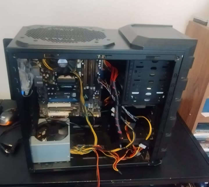 Valuable Faulty PC (Intel Core2 Q6600 Quad CPU, 4 GB DDR2 RAM, 600W PSU, Coolermaster HAF Case)