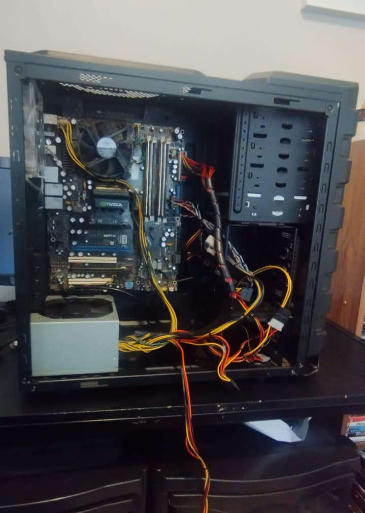Valuable Faulty PC (Intel Core2 Q6600 Quad CPU, 4 GB DDR2 RAM, 600W PSU, Coolermaster HAF Case)