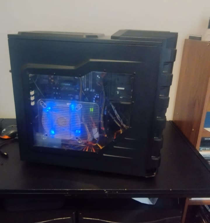Valuable Faulty PC (Intel Core2 Q6600 Quad CPU, 4 GB DDR2 RAM, 600W PSU, Coolermaster HAF Case)