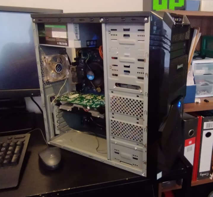 Gaming/Office PC (i3 540, 4GB DDR3, 9800 1GB, 500 GB HDD, 450 Watt Raidmax PSU)