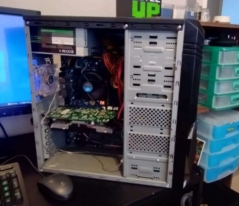 Gaming/Office PC (i3 540, 4GB DDR3, 9800 1GB, 500 GB HDD, 450 Watt Raidmax PSU)