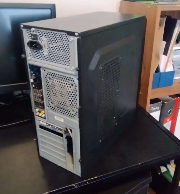 Gaming/Office PC (i3 540, 4GB DDR3, 9800 1GB, 500 GB HDD, 450 Watt Raidmax PSU)