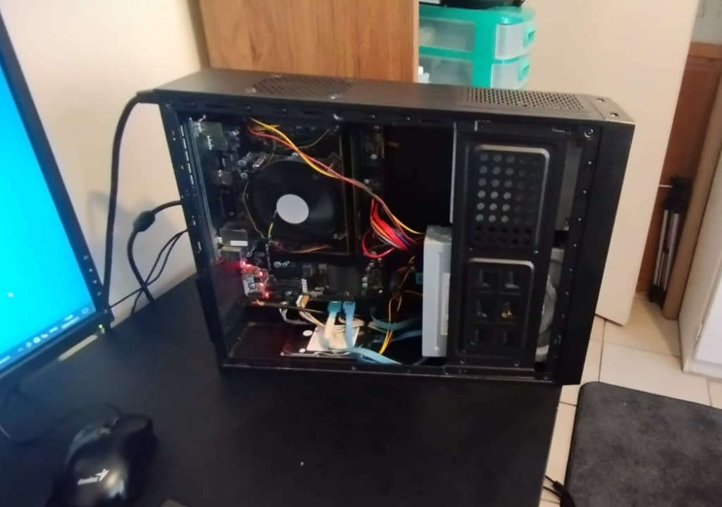 Great Value Full Office PC Setup (i5 7400, 8GB DDR4, 1TB HDD, HD Graphics 630, 19 Inch LG Monitor)