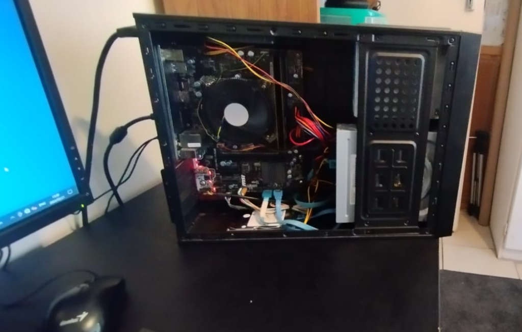 Great Value Full Office PC Setup (i5 7400, 8GB DDR4, 1TB HDD, HD Graphics 630, 19 Inch LG Monitor)