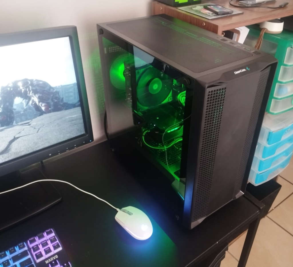 Ryzen 7 3700X, 1660 TI 6GB, 16GB DDR4 3200, 256 NVME SSD, 512 SSD, 2TB HDD, +Extras