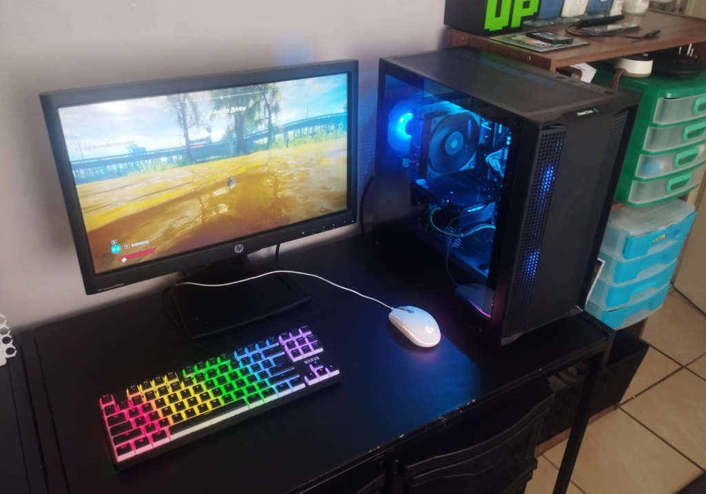 Ryzen 7 3700X, 1660 TI 6GB, 16GB DDR4 3200, 256 NVME SSD, 512 SSD, 2TB HDD, +Extras