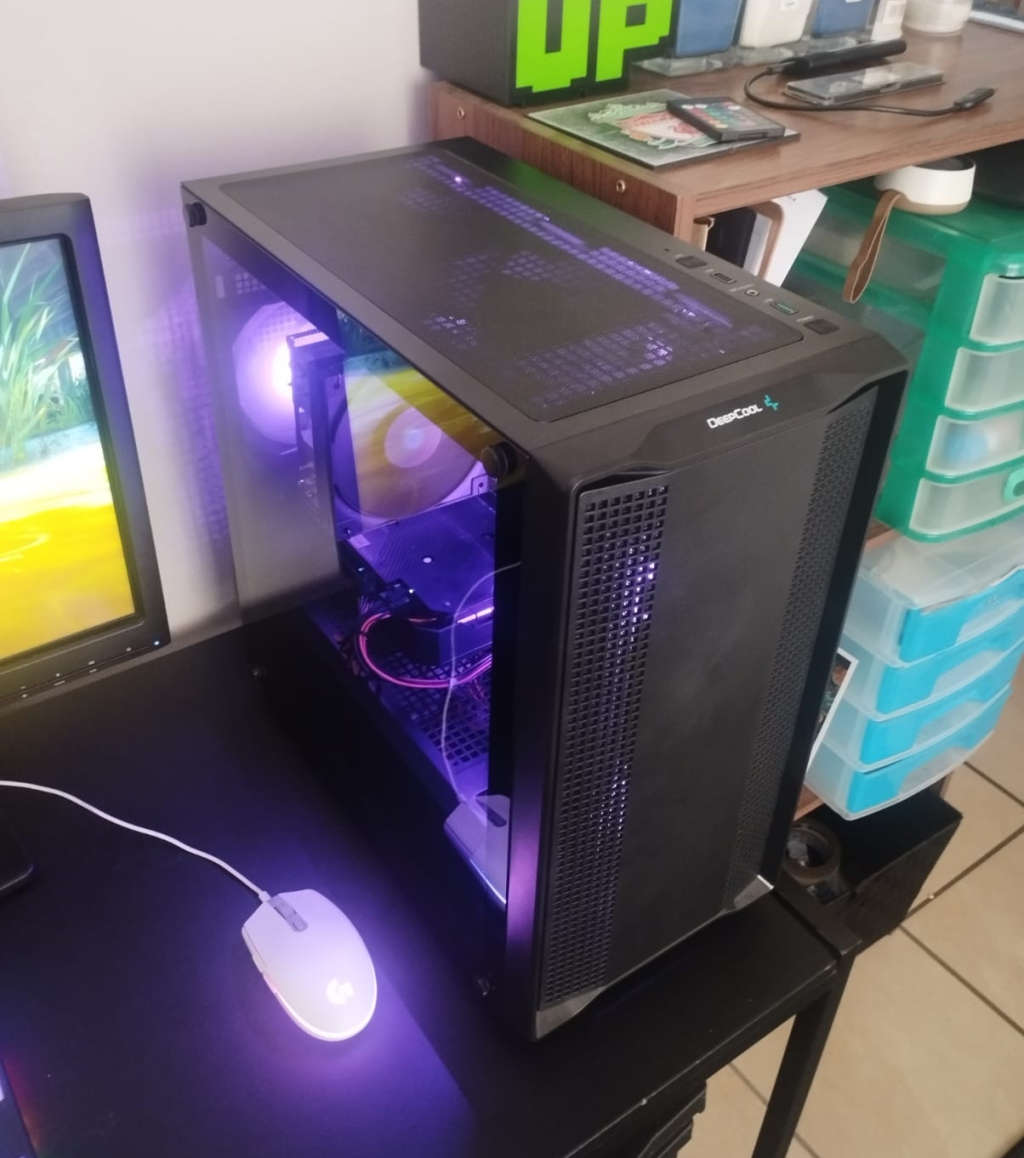 Ryzen 7 3700X, 1660 TI 6GB, 16GB DDR4 3200, 256 NVME SSD, 512 SSD, 2TB HDD, +Extras