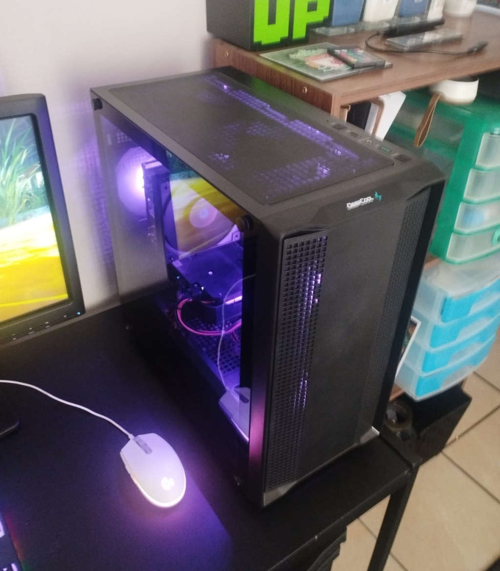 Ryzen 7 3700X, 1660 TI 6GB, 16GB DDR4 3200, 256 NVME SSD, 512 SSD, 2TB HDD, +Extras