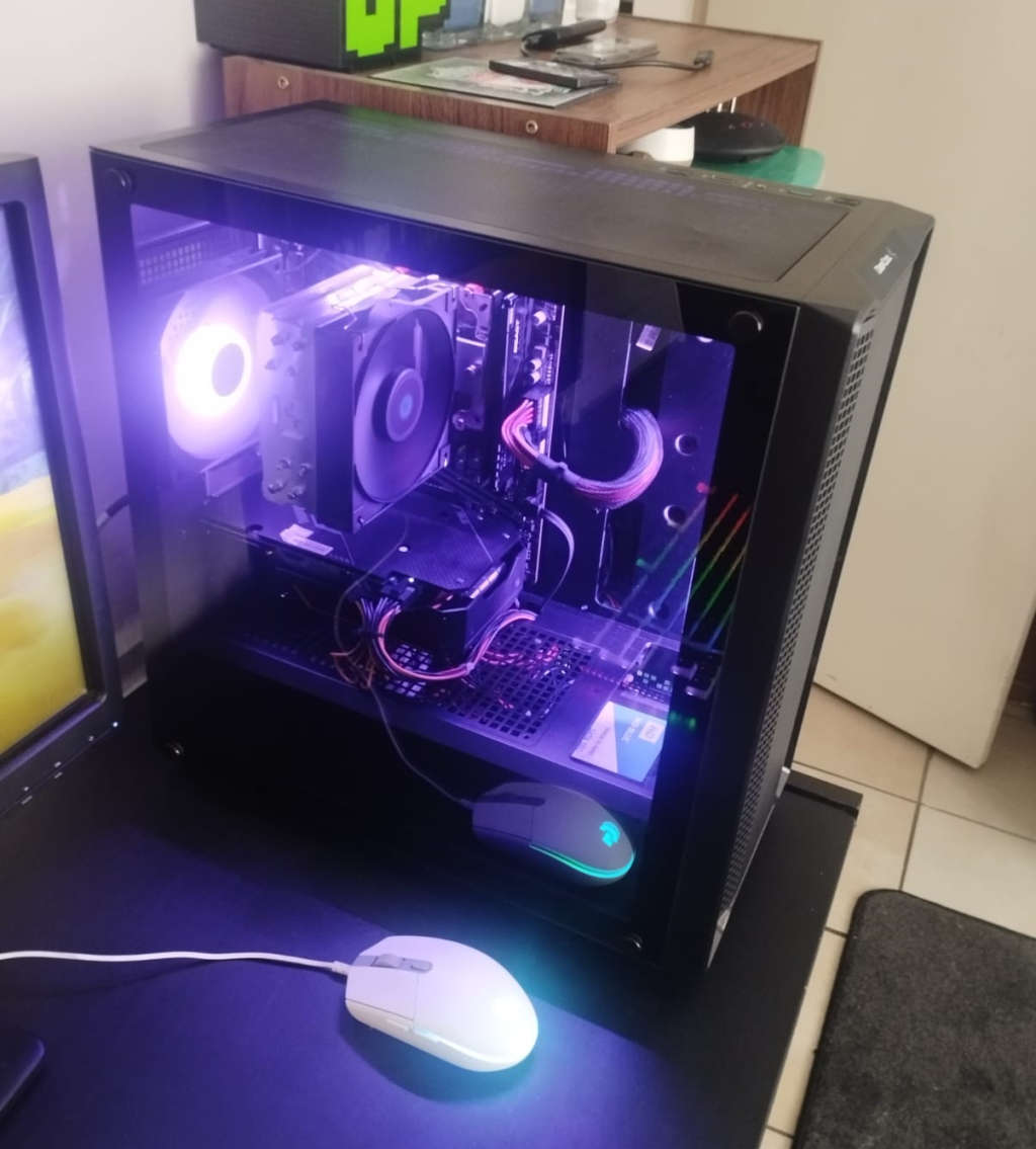 Ryzen 7 3700X, 1660 TI 6GB, 16GB DDR4 3200, 256 NVME SSD, 512 SSD, 2TB HDD, +Extras