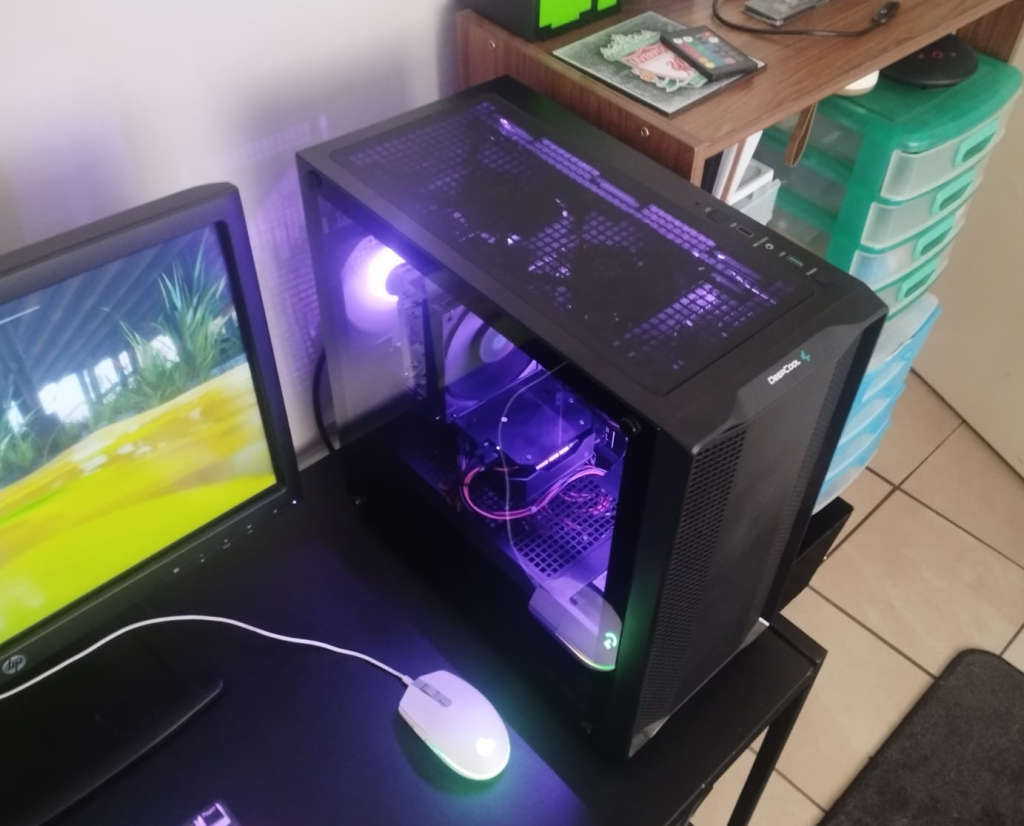 Ryzen 7 3700X, 1660 TI 6GB, 16GB DDR4 3200, 256 NVME SSD, 512 SSD, 2TB HDD, +Extras