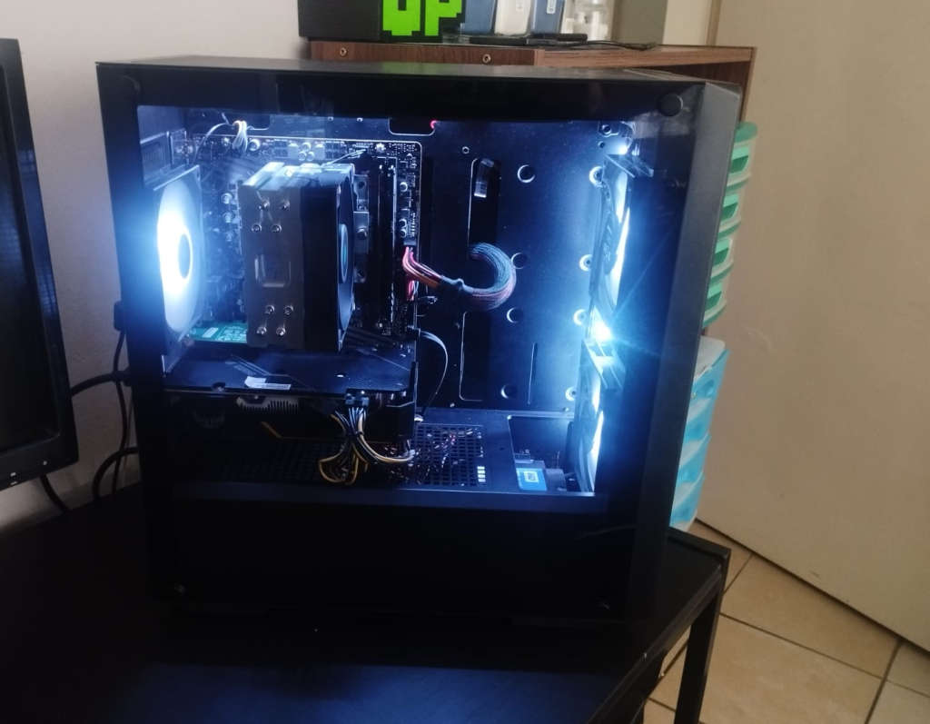 Ryzen 7 3700X, 1660 TI 6GB, 16GB DDR4 3200, 256 NVME SSD, 512 SSD, 2TB HDD, +Extras