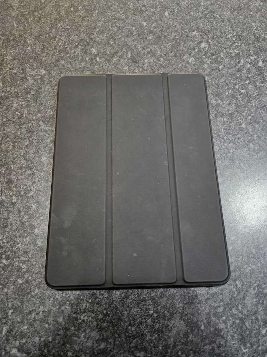 Apple iPad 9Th Gen 64GB WIFI (Like new, + Extras!)