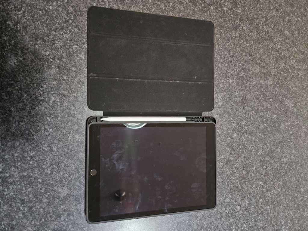 Apple iPad 9Th Gen 64GB WIFI (Like new, + Extras!)