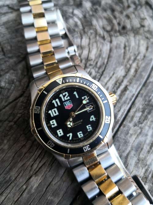 TAG Heuer Ladies 2000 Series Professional Quartz 30mm Complete box and paperwork