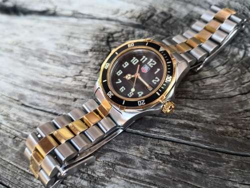 TAG Heuer Ladies 2000 Series Professional Quartz 30mm Complete box and paperwork