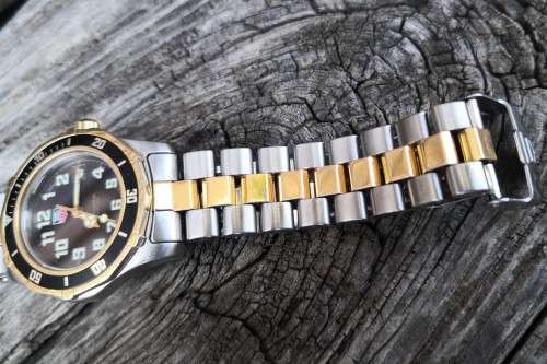 TAG Heuer Ladies 2000 Series Professional Quartz 30mm Complete box and paperwork