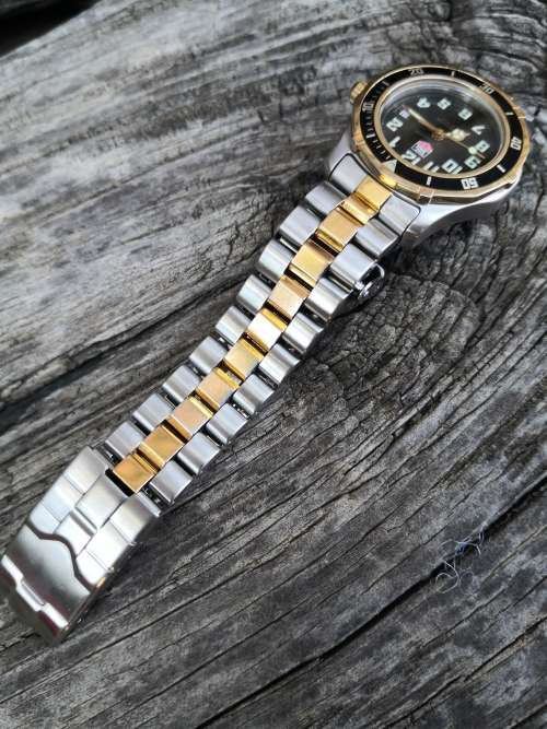 TAG Heuer Ladies 2000 Series Professional Quartz 30mm Complete box and paperwork