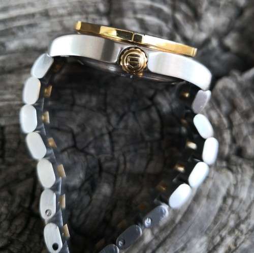 TAG Heuer Ladies 2000 Series Professional Quartz 30mm Complete box and paperwork