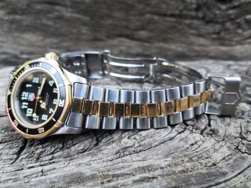 TAG Heuer Ladies 2000 Series Professional Quartz 30mm Complete box and paperwork