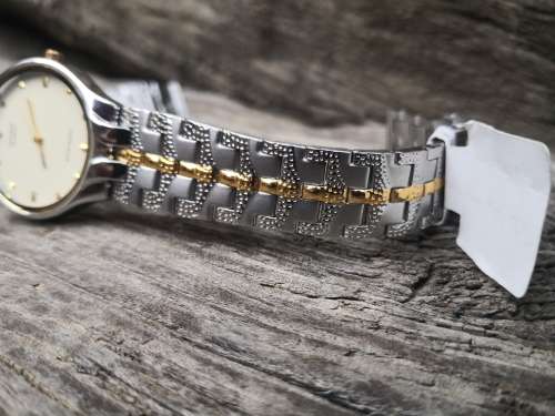 Valentine specials: BRAND NEW CITIZEN Ladies Quartz 36mm with gift box - Bid per an item