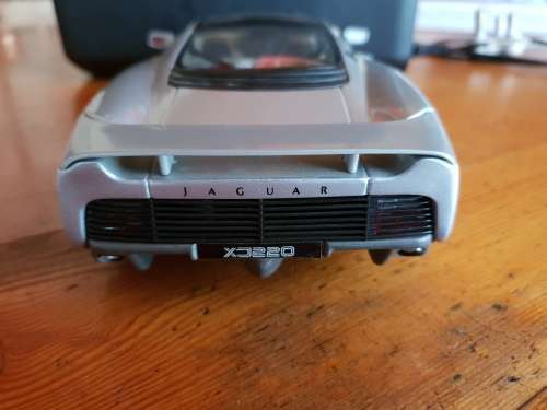 Jaguar XJ220 Maisto 1/18 DieCast