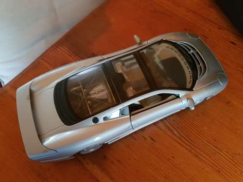 Jaguar XJ220 Maisto 1/18 DieCast