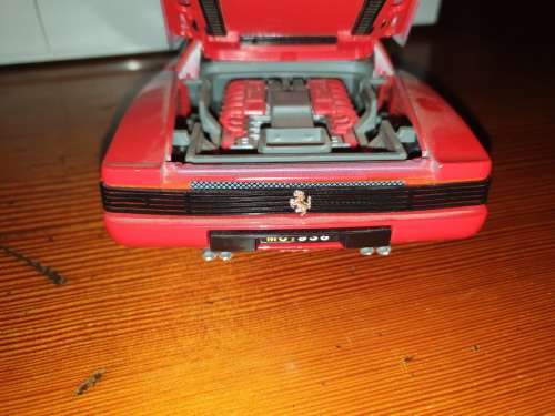 Ferrari Testarossa (1984) 1/18 Die Cast