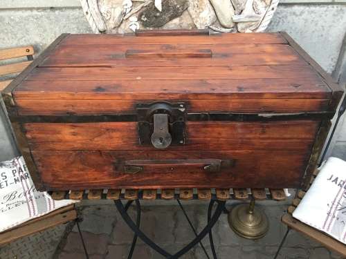 STUNNING OLD ORIGIN PINE KIST WITH TWO DRAWERS