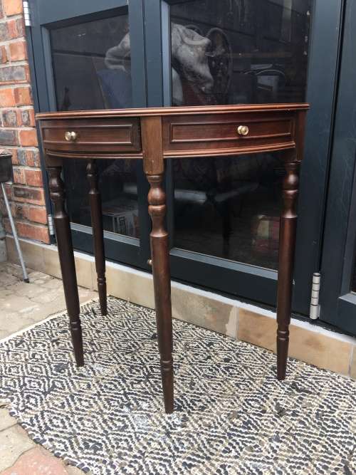 WOW !!! A STUNNING MAHOGANY LEATHER TOP HALF MOON TABLE