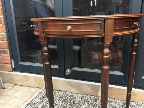 WOW !!! A STUNNING MAHOGANY LEATHER TOP HALF MOON TABLE