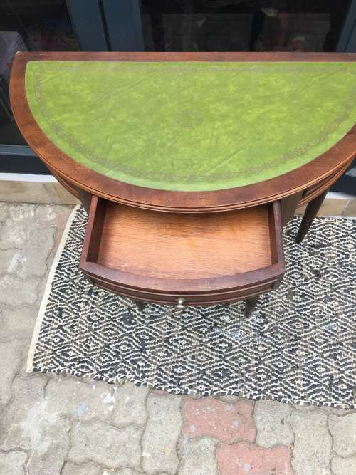 WOW !!! A STUNNING MAHOGANY LEATHER TOP HALF MOON TABLE