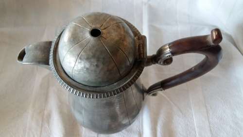 MANOR PERIOD T.W & CO LTD SHEFFIELD PEWTER COFFEE POT