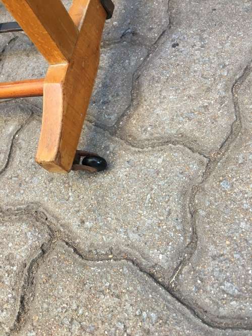 BEAUTIFUL BEECHWOOD DUMB VALET ON CASTORS